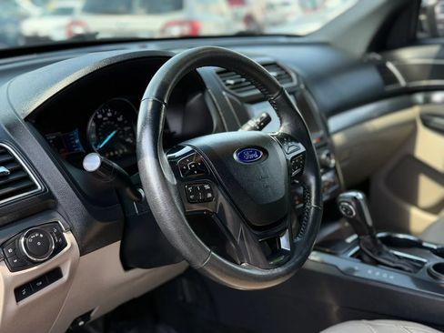 Used 2018 Ford Explorer XLT w/ Equipment Group 202A FWD image 16