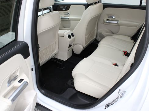 Used 2022 Mercedes-Benz GLB 250 image 28
