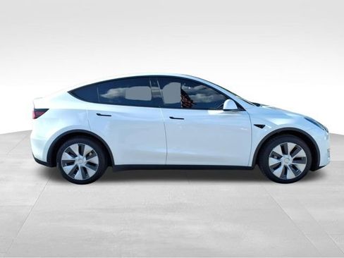 Used 2023 Tesla Model Y Long Range AWD/4WD image 13