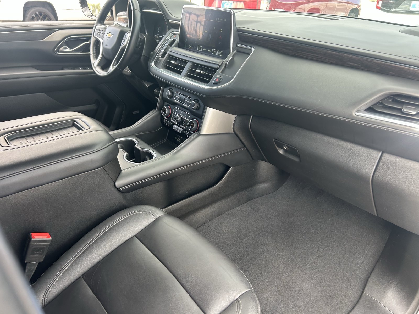 Used 2024 Chevrolet Suburban LT RWD image 13