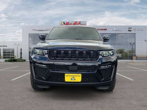 New 2026 Jeep Grand Cherokee L Limited w/ Limited Altitude Package AWD/4WD image 8