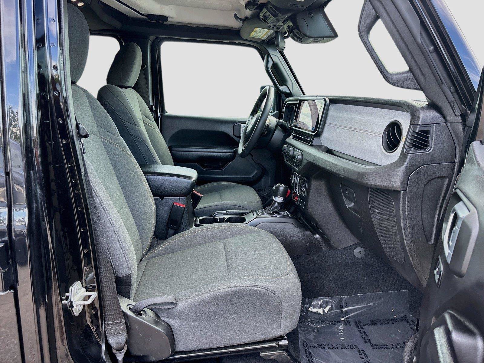 Used 2024 Jeep Wrangler Unlimited AWD/4WD image 26