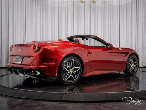 Used 2017 Ferrari California T RWD image 13