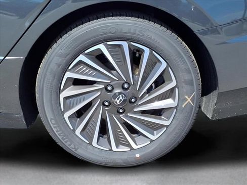 Used 2025 Hyundai Sonata Limited FWD image 11