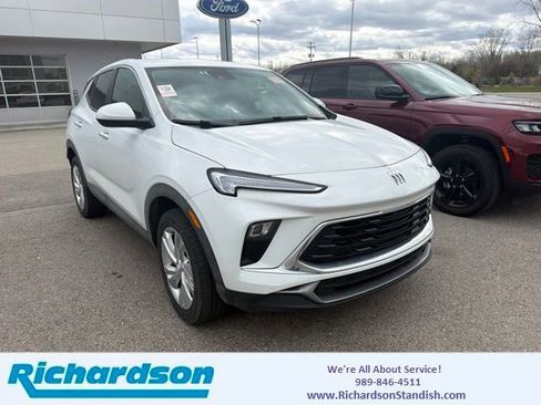 Used 2025 Buick Encore GX Preferred AWD/4WD image 1