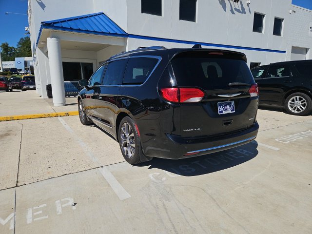Used 2017 Chrysler Pacifica Limited FWD image 9