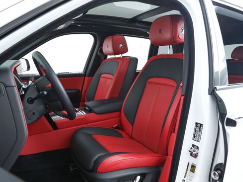 Used 2023 Rolls-Royce Cullinan Black Badge w/ Dark Exterior Package image 27