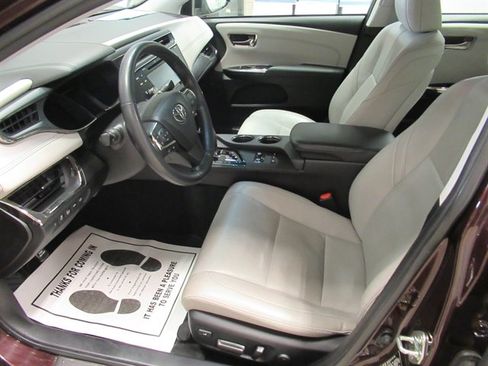 Used 2017 Toyota Avalon Limited image 16