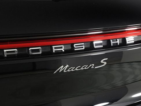 Certified 2023 Porsche Macan S AWD/4WD image 22