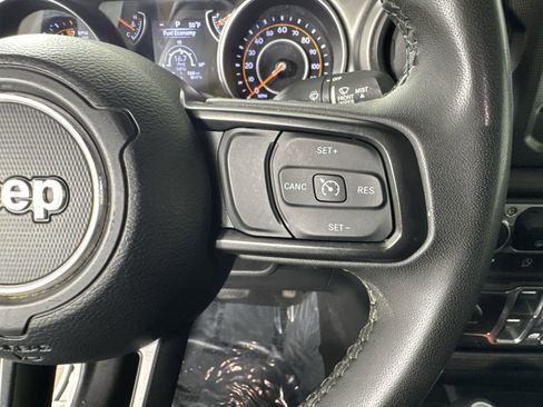 Used 2023 Jeep Gladiator Sport image 14