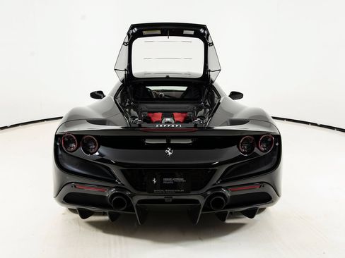 Certified 2020 Ferrari F8 Tributo RWD image 27