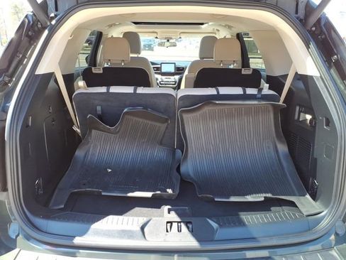 Used 2022 Ford Explorer XLT w/ Equipment Group 202A AWD/4WD image 14