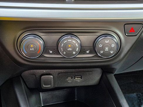 Used 2024 Chevrolet Trax RS w/ Driver Confidence Package FWD image 21