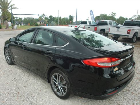 Used 2017 Ford Fusion SE w/ Equipment Group 601A FWD image 7