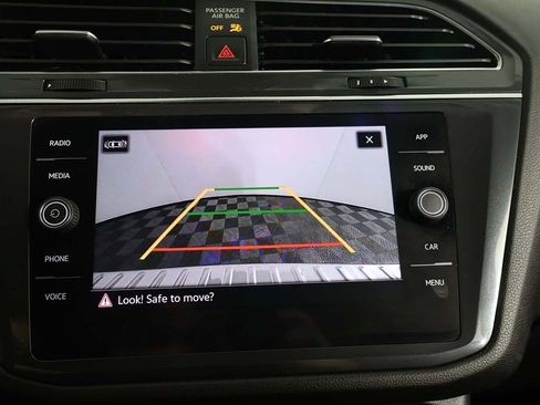 Used 2023 Volkswagen Tiguan SE w/ Panoramic Sunroof Package image 47