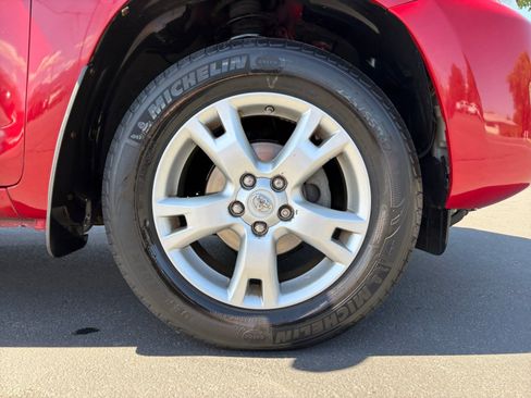 Used 2011 Toyota RAV4 4WD w/ Upgrade Value Pkg image 31