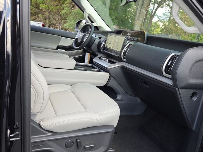New 2027 Ford Expedition Active RWD image 19