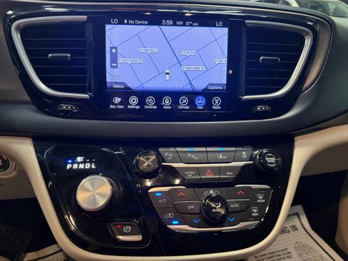 Used 2017 Chrysler Pacifica Touring-L Plus w/ Advanced Safetytec Group FWD image 37