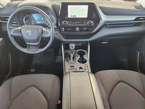 Used 2024 Toyota Highlander LE image 20