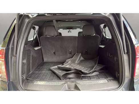 Used 2022 Chevrolet Suburban Z71 w/ Luxury Package AWD/4WD image 18