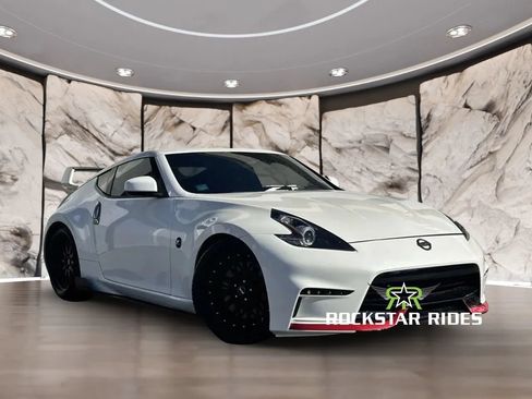 Used 2018 Nissan 370Z Coupe RWD image 3