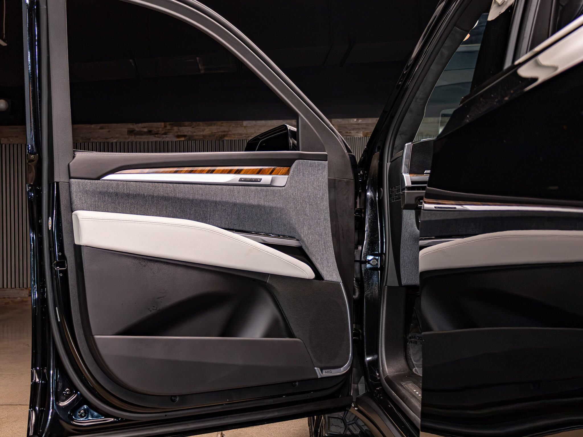 Used 2027 Cadillac Escalade Platinum Sport w/ LPO, Floor Liner Package AWD/4WD image 29