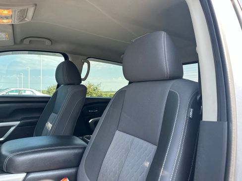 Used 2020 Nissan Titan SV w/ SV Convenience Package AWD/4WD image 16