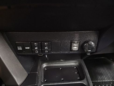 Used 2017 Toyota RAV4 SE AWD/4WD image 23