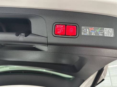 Used 2025 Mercedes-Benz GLS 450 4MATIC image 27