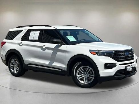 Certified 2023 Ford Explorer XLT RWD image 1