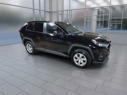 Used 2022 Toyota RAV4 LE AWD/4WD image 2