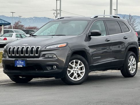 Used 2018 Jeep Cherokee Latitude Plus w/ Cold Weather Group image 1