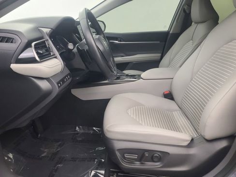 Used 2022 Toyota Camry SE w/ Cold Weather Package image 25