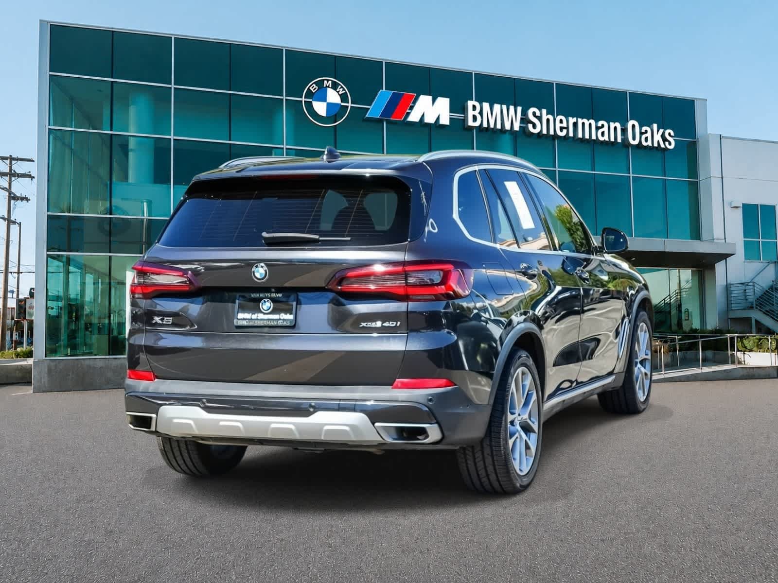 Used 2023 BMW X5 xDrive40i w/ Parking Assistance Package AWD/4WD image 4