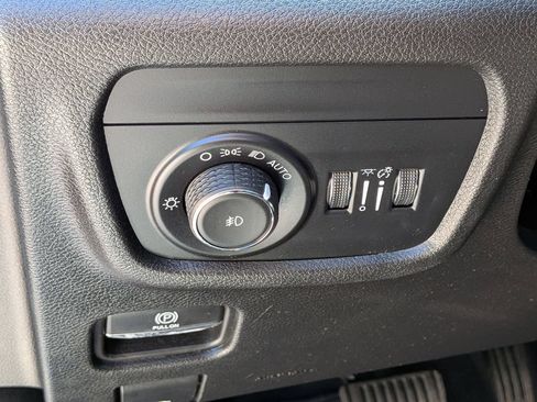 Used 2023 Jeep Grand Cherokee L Limited AWD/4WD image 16