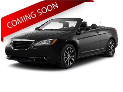 Used 2013 Chrysler 200 S FWD image 1