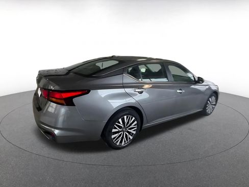 Used 2025 Nissan Altima 2.5 SV image 15
