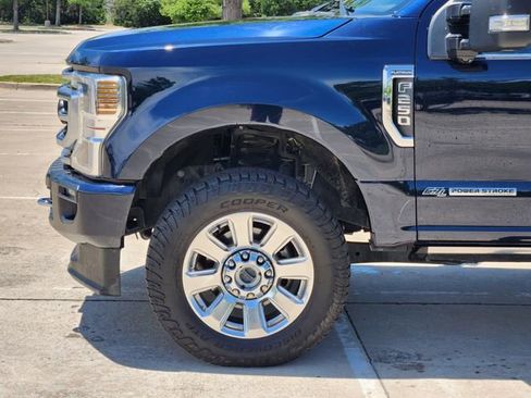 Used 2022 Ford F250 Platinum w/ FX4 Off-Road Package AWD/4WD image 8