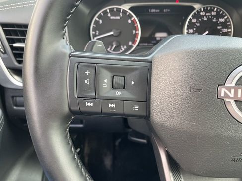 Used 2025 Nissan Rogue SV image 26