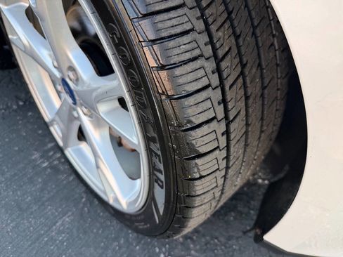 Used 2015 Ford Focus Titanium w/ Titanium Technology Package image 18