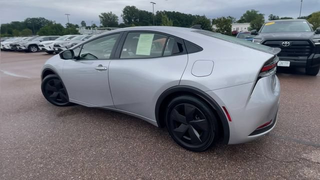 Used 2026 Toyota Prius LE FWD image 4