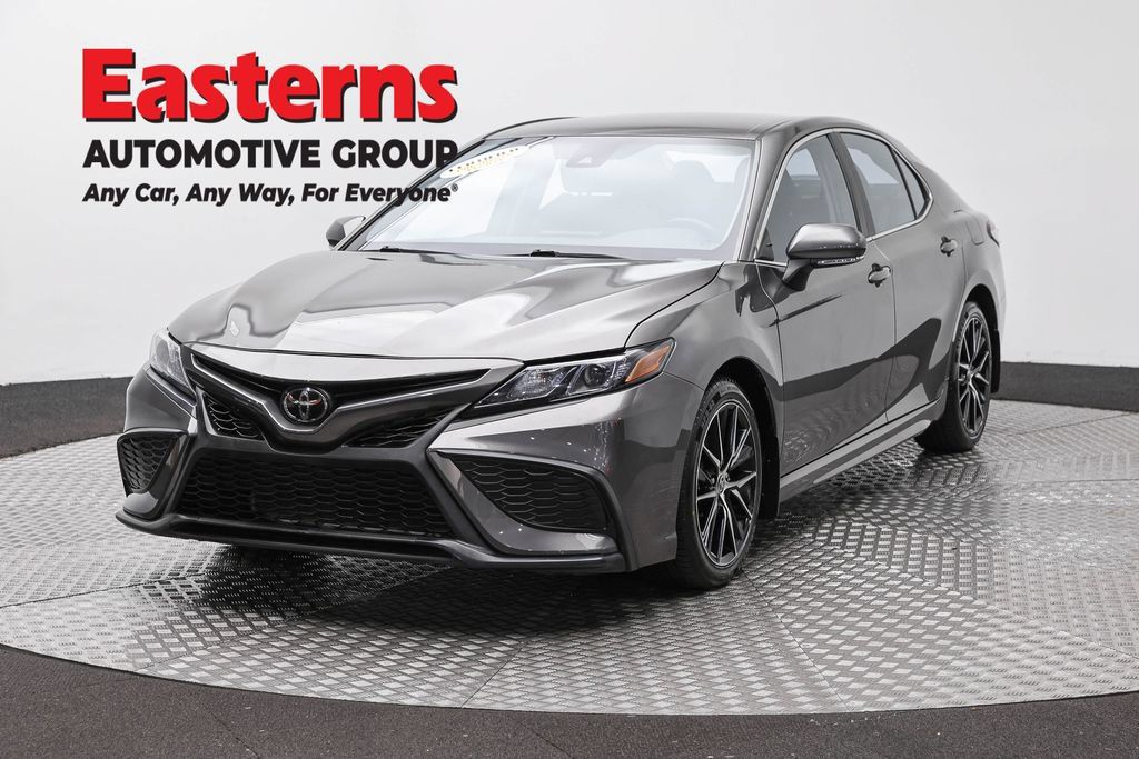 Used 2024 Toyota Camry SE FWD image 1