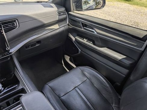 Used 2022 Jeep Wagoneer Series III w/ Premium Group I RWD image 26