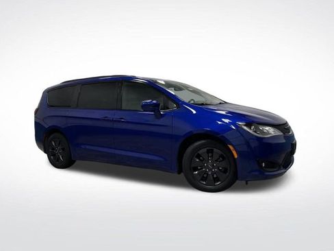 Used 2020 Chrysler Pacifica Touring-L w/ S Appearance Package image 42