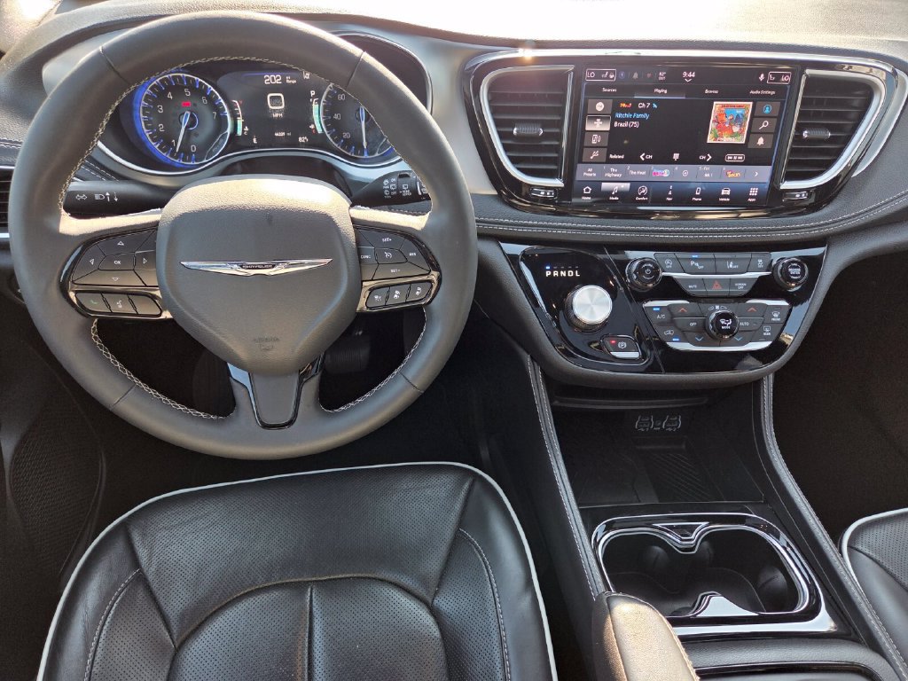 Used 2025 Chrysler Pacifica Limited FWD image 22