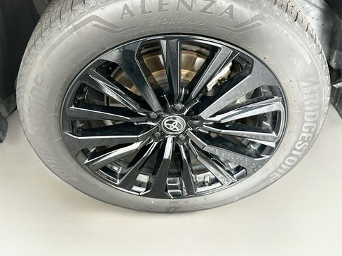 Used 2025 Toyota Highlander XSE AWD/4WD image 11