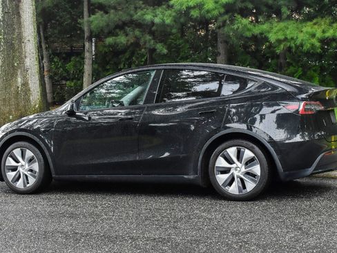 Used 2023 Tesla Model Y Long Range AWD/4WD image 5