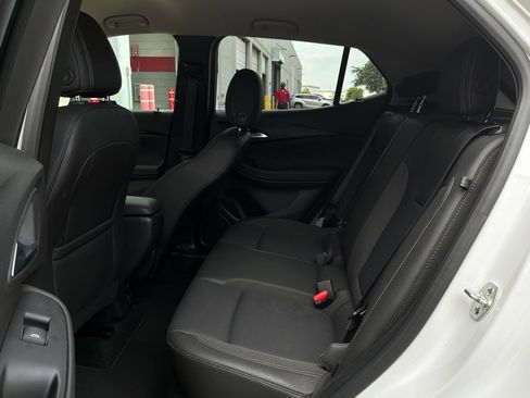 Used 2025 Buick Encore GX Preferred FWD image 11