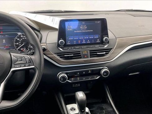 Used 2023 Nissan Altima 2.5 SV FWD image 5