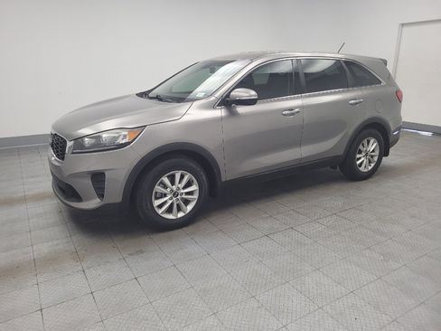 Used 2019 Kia Sorento FWD V6 image 2